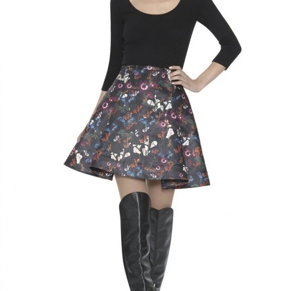 Alice + Olivia Amie Fall Garden Print Dress, fit-and-flare style mini size 4 - Picture 6 of 13